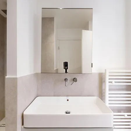 311 Elisa - Superbe A Paris. Apartamento París