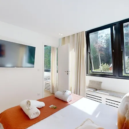 311 Elisa - Superbe A Paris. * Παρίσι