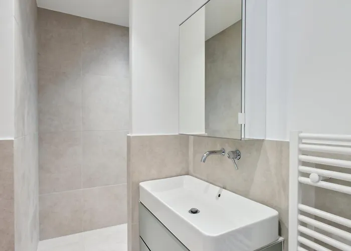 311 Elisa - Superbe A Paris.